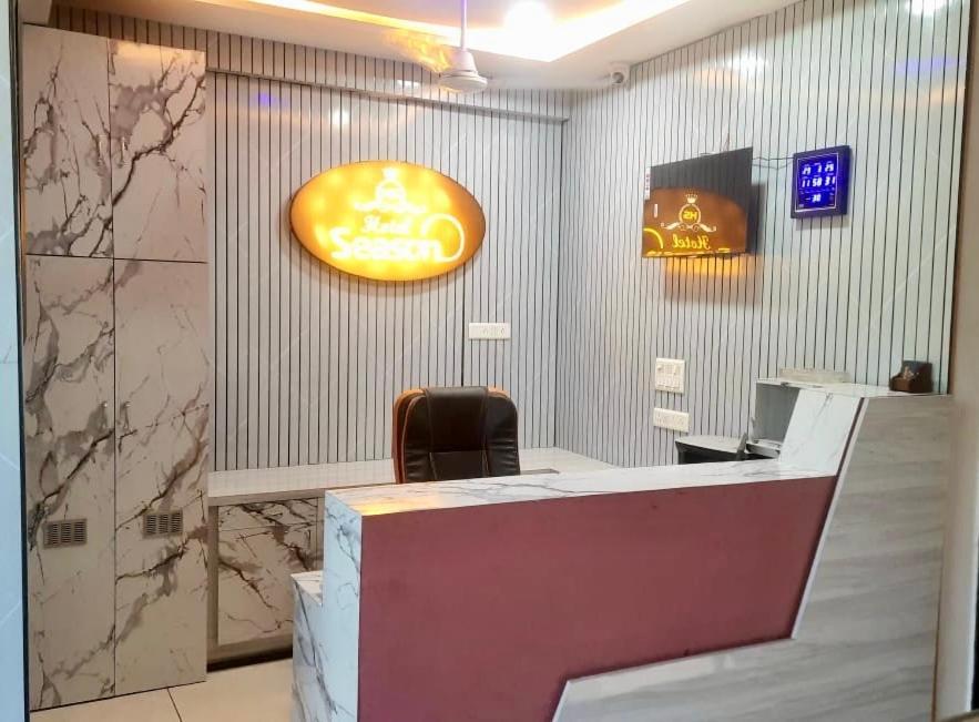Hotel Season Ahmedabad Exterior photo
